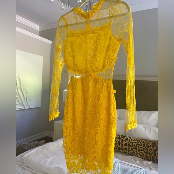Dresses & Skirts - Lace backless mini dress